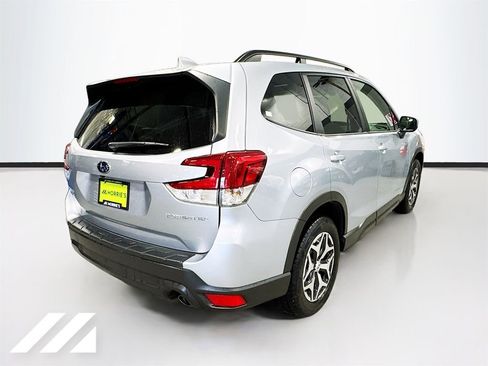 Used 2019 Subaru Forester Premium image 5