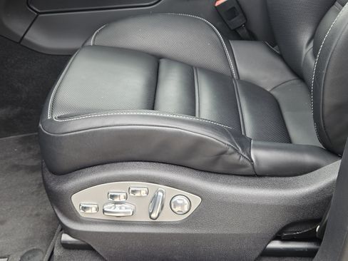 Certified 2025 Porsche Macan image 23