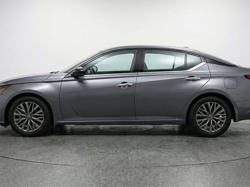Used 2025 Nissan Altima 2.5 SV FWD image 5