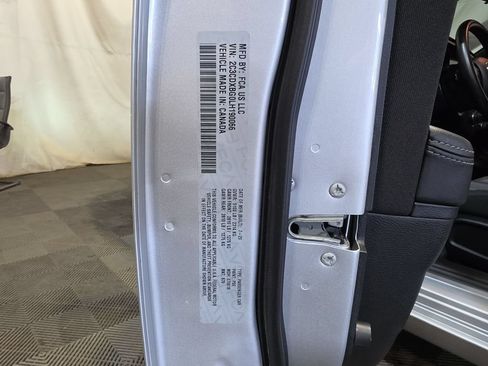 Used 2020 Dodge Charger SXT RWD image 25