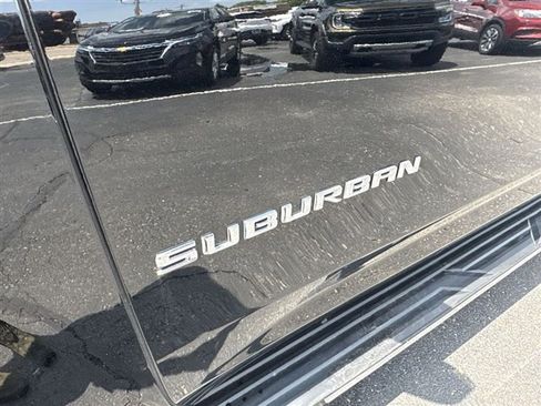Certified 2025 Chevrolet Suburban LS AWD/4WD image 31