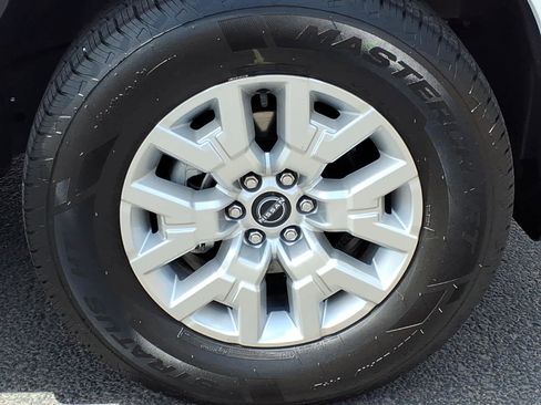 Used 2022 Nissan Frontier SV RWD image 9