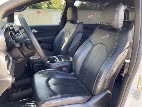 Used 2020 Chrysler Pacifica Touring-L image 19