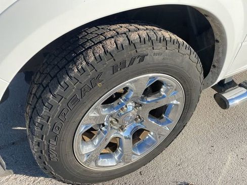 Used 2018 RAM 1500 Laramie w/ Convenience Group AWD/4WD image 2