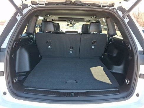 Used 2024 Jeep Grand Cherokee Altitude AWD/4WD image 31