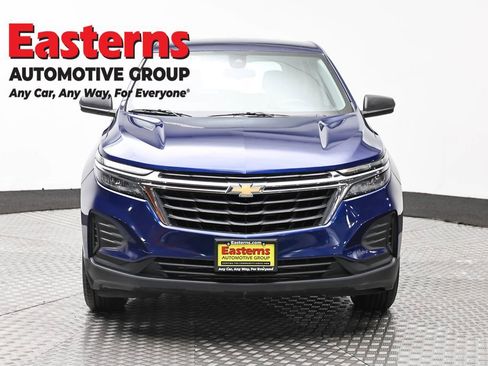 Used 2022 Chevrolet Equinox LS AWD/4WD image 2
