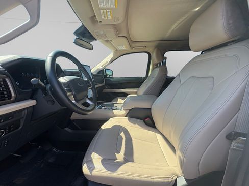 Used 2025 Lincoln Navigator Black Label AWD/4WD image 9