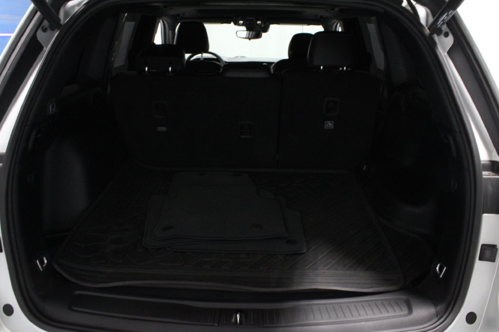 Used 2023 Jeep Grand Cherokee Altitude AWD/4WD image 13