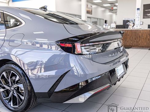 Used 2025 Hyundai Sonata SEL FWD image 12