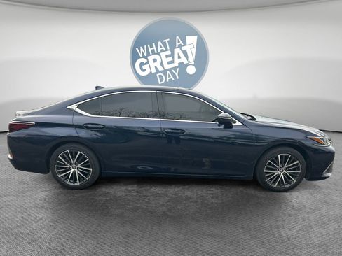 Used 2024 Lexus ES 350 w/ Premium Package FWD image 2