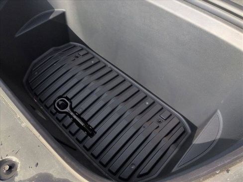 Used 2021 Tesla Model Y Long Range image 17