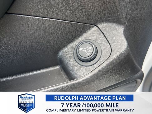 Used 2024 GMC Terrain SLT image 30