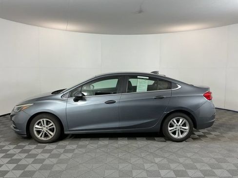 Used 2018 Chevrolet Cruze LT FWD image 8