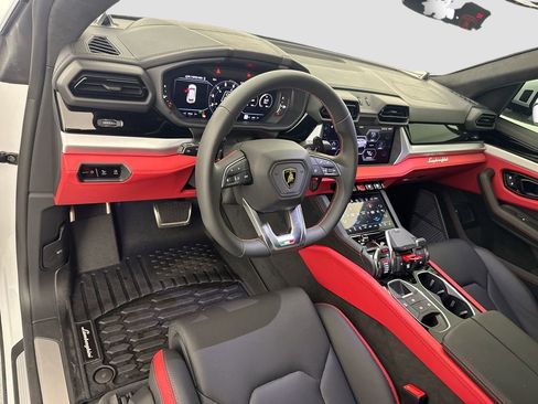 Used 2025 Lamborghini Urus Performante AWD/4WD image 9