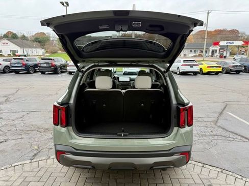 Used 2025 Kia Sorento SX image 11