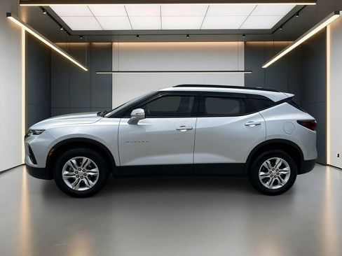Used 2021 Chevrolet Blazer LT FWD image 2
