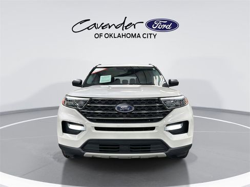 Used 2022 Ford Explorer XLT w/ Equipment Group 202A image 3