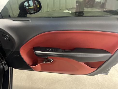 Used 2018 Dodge Challenger SRT Hellcat RWD image 9