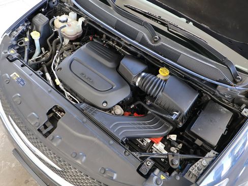 Used 2020 Chrysler Pacifica Limited w/ Tire & Wheel Group image 38