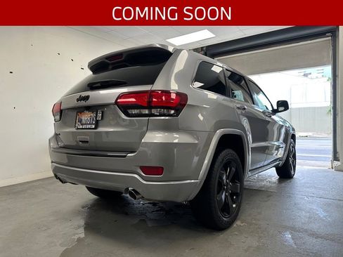 Used 2015 Jeep Grand Cherokee Altitude image 3