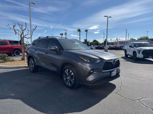 Certified 2024 Toyota Highlander XLE image 4