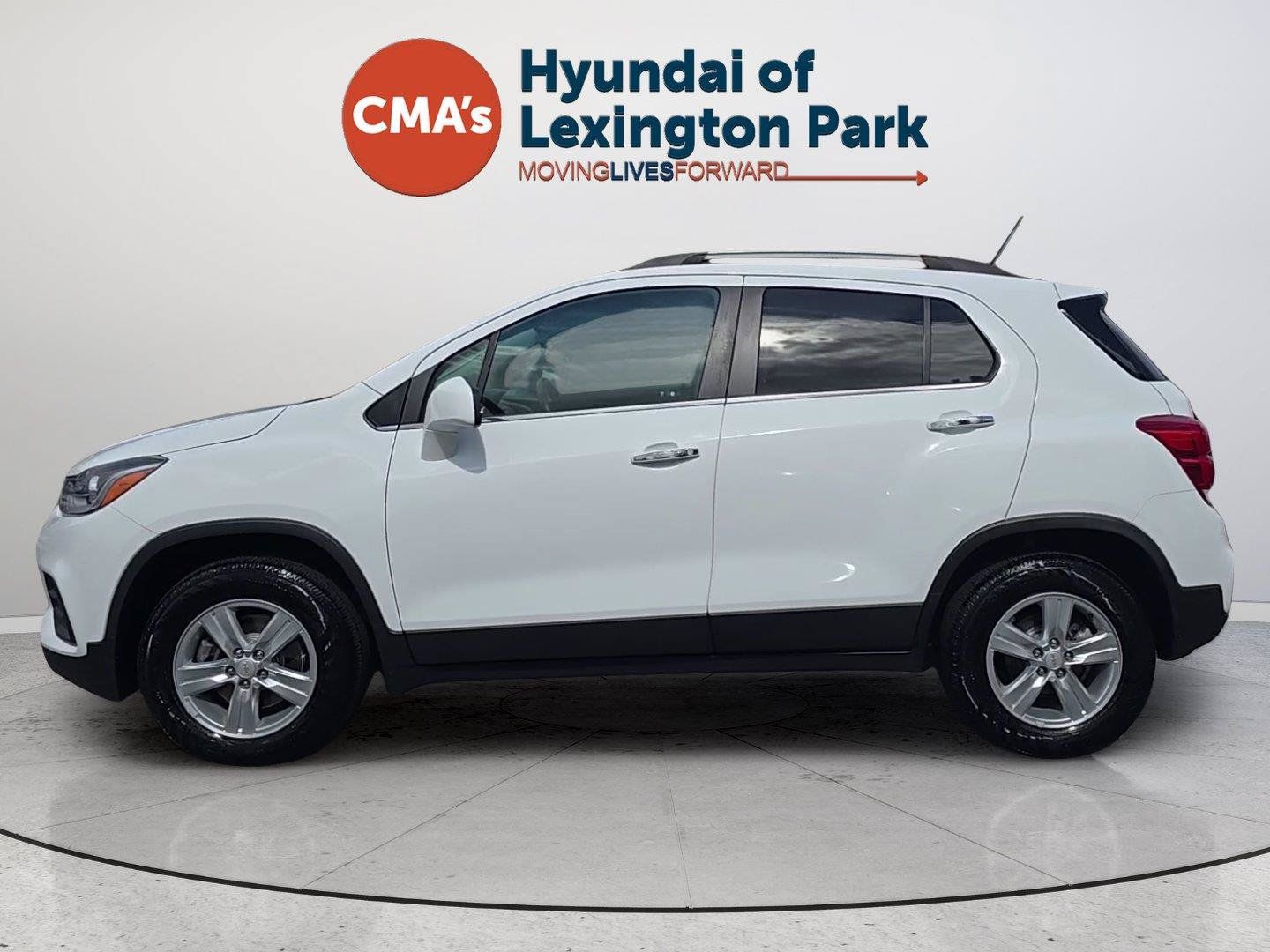 Used 2019 Chevrolet Trax LT w/ LT Convenience Package AWD/4WD image 2