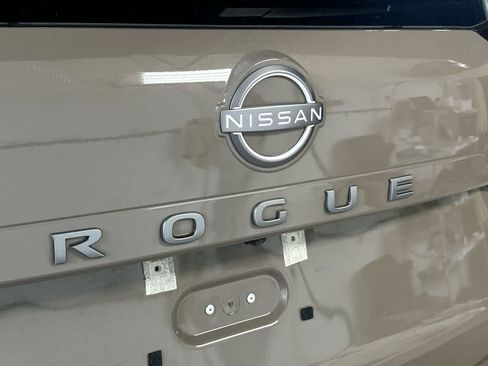 Used 2025 Nissan Rogue SV FWD image 10