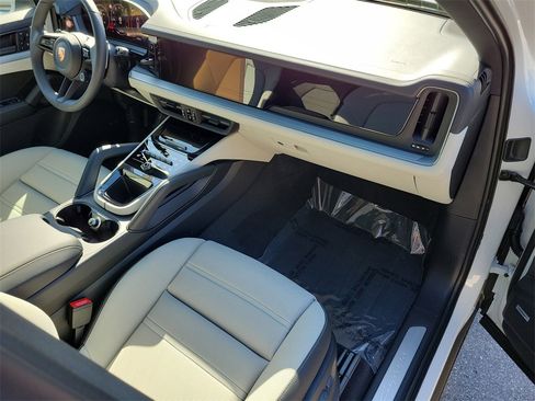 New 2026 Porsche Cayenne image 19