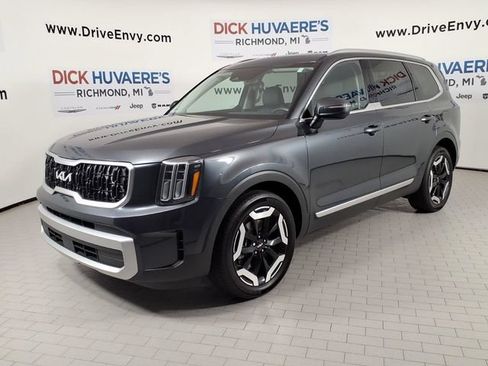 Used 2024 Kia Telluride EX w/ EX Captain's Chair Package AWD/4WD image 1