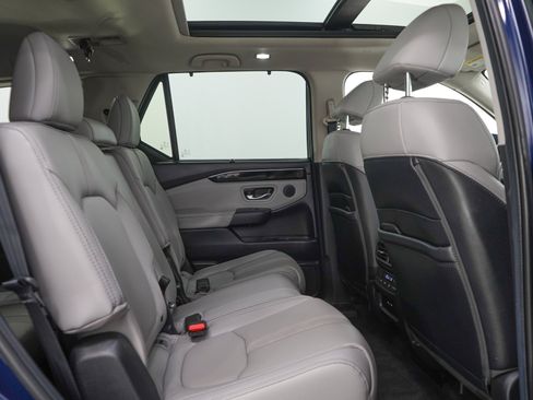 Used 2025 Honda Pilot Touring image 12