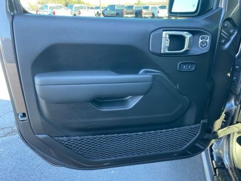 New 2026 Jeep Wrangler Unlimited Rubicon image 9