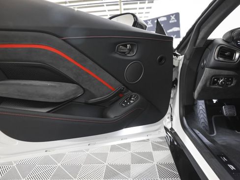 Used 2023 Aston Martin V8 Vantage Coupe RWD image 30