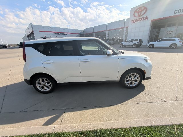 Used 2020 Kia Soul S FWD image 2