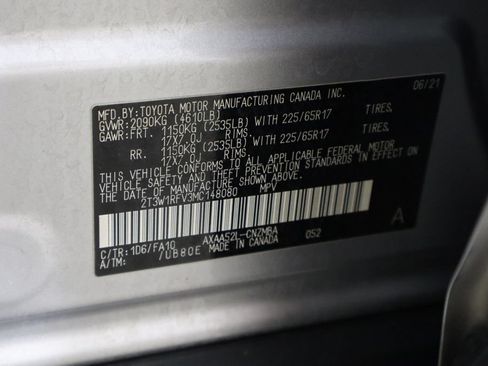 Used 2021 Toyota RAV4 XLE w/ Convenience Package FWD image 39