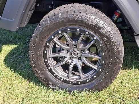 Used 2020 Jeep Gladiator Sport w/ Quick Order Package 24S image 30