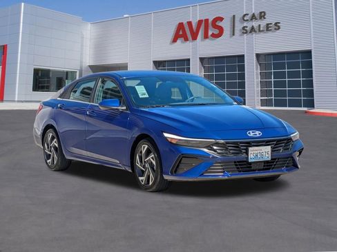 Used 2025 Hyundai Elantra SEL FWD image 3