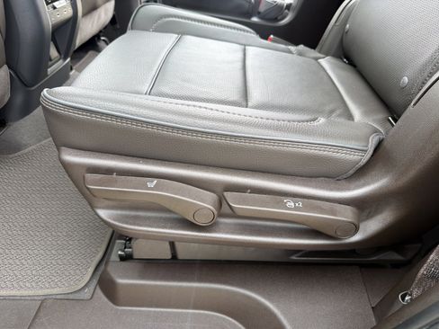 Used 2023 GMC Yukon Denali RWD image 25