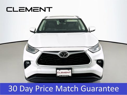 Used 2022 Toyota Highlander XLE image 2