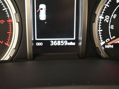 Used 2023 Toyota 4Runner Limited image 18