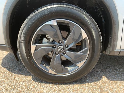 Used 2024 Nissan Rogue SV AWD/4WD image 34