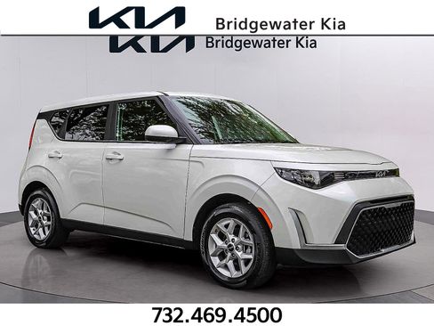 Certified 2025 Kia Soul LX w/ LX Technology Package FWD image 1