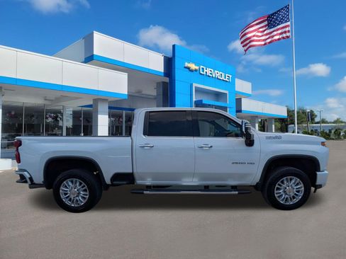 Used 2022 Chevrolet Silverado 2500 High Country w/ Z71 Off-Road Package AWD/4WD image 2