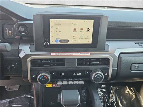 Used 2025 Toyota Tacoma SR5 AWD/4WD image 18