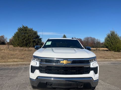 Used 2025 Chevrolet Silverado 1500 LT image 2