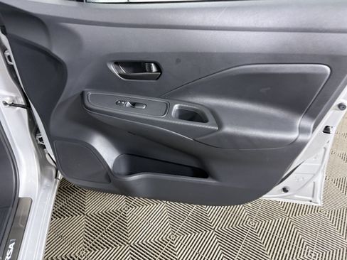 Used 2025 Nissan Versa S w/ Electronics Package FWD image 40
