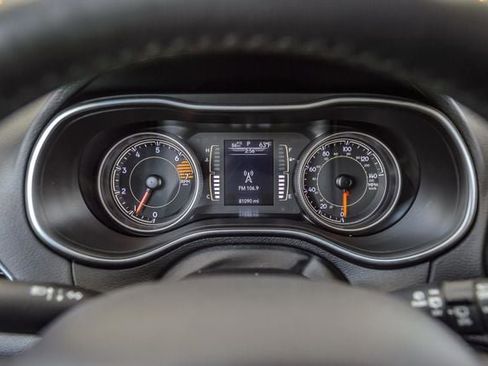 Used 2019 Jeep Cherokee Latitude Plus FWD image 17