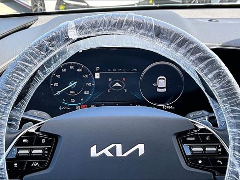 Certified 2024 Kia Niro Wind FWD image 13