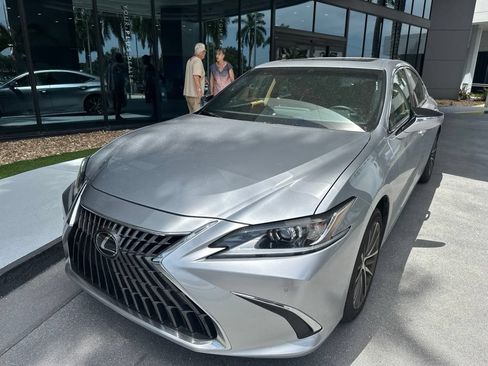 Used 2025 Lexus ES 350 w/ Premium Package FWD image 3