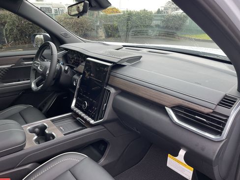 New 2026 GMC Acadia Denali w/ Super Cruise Package image 65