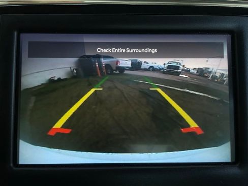 Used 2022 Chrysler Voyager LX image 33